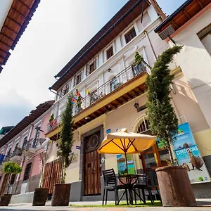 *** Hotel Friends & Rooftop - Historic Center & Museums Equador
